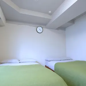  Apartment Shinjuku Retreat: Authentic Experience Near Higashi-shinjuku Station